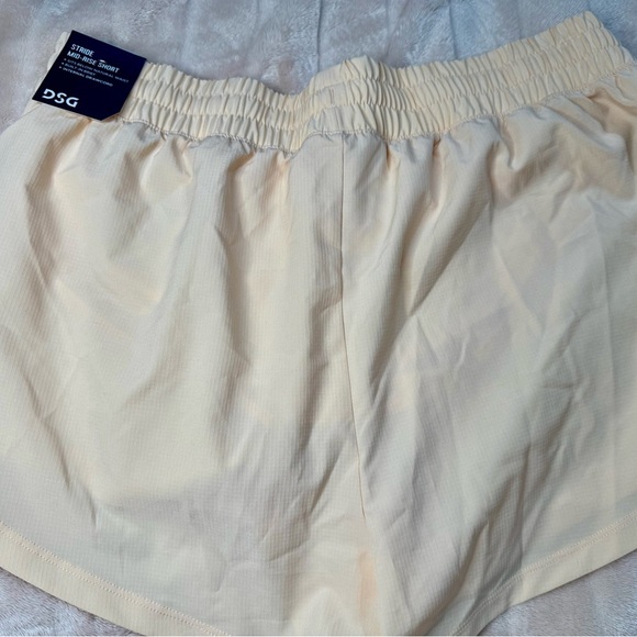 DSG Women's Athletic Stride Mid-Rise Shorts in Light Peach - Picture 3 of 3